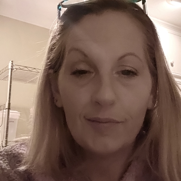 Meet your Posher, Taylor - Picture 1 of 1